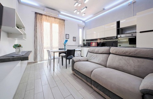 Piombino Apartment | Apartment 'Holy Days' with Balcony, Wi-Fi and Air Conditioning