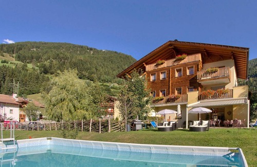 Pracupola Apartment | Apartment Hotel 'Naturresidenz Theistadl Apt 101' with Lake View, Garden & Wi-Fi