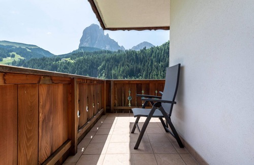 Santa Cristina Val Gardena Apartment | Apartment 'Hotel Residence Gardena Sella' with Mountain View, Garden & Wi-Fi