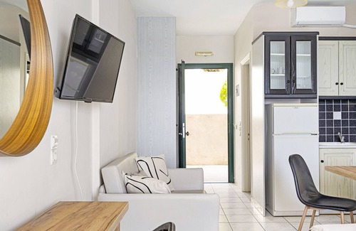 Agios Nikitas Apartment | Apartment Hotel 'Sunset Supreme Studio A' near Beach with Pool, Garden & Wi-Fi