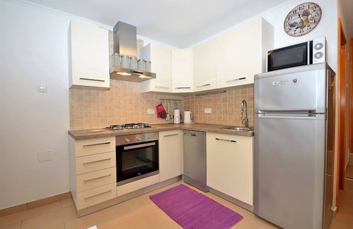 Sveti Jakov Apartment | Apartment Hrasta 1 is accommodation in Hrasta on the island of Cres, 43 km from Mali Lošinj.