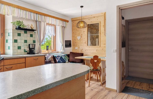 Aldino Apartment | Apartment 'Huanzhof Ferienwohnung Lerch' with Mountain View, Private Terrace and Wi-Fi