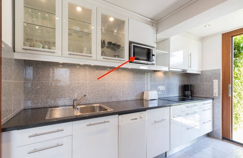 Unteruhldingen Apartment | Apartment 'Im Haus 31' with Private Terrace, Private Garden and Wi-Fi