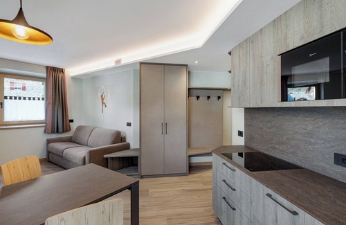 San Rocco Apartment | Apartment "Ice Mountain Planet Suite House" with Mountain View, Wi-Fi & Balcony