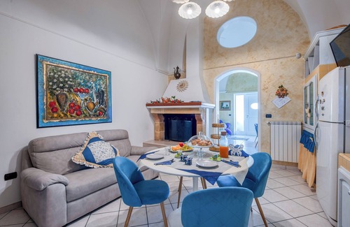 Salice Salentino House | Apartment 'Il Geco - Green' with Shared Terrace, Wi-Fi and Air Conditioning