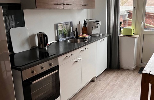 Brunsbuttel Apartment | Apartment 'Im Koog 99 M²' with Balcony and Wi-Fi