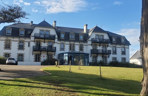 Batz-sur-Mer Apartment | Apartment in 3* Tourist Residence with direct, secure beach access