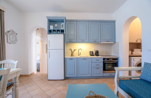 Kastraki Apartment | Apartment In A Hotel '9 Muses Hotel Thalia' with Sea View, Wi-Fi and Air Conditioning
