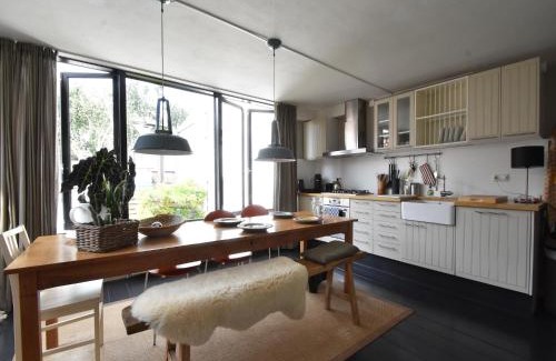 Grachtengordel-West Apartment | Apartment in Amsterdam by Rijks Museum