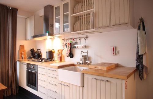 Grachtengordel-West Apartment | Apartment in Amsterdam by Rijks Museum