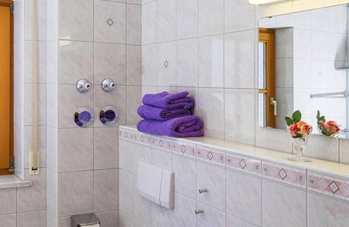 Weissbach Apartment | Apartment in Bayerisch Gmain with a paid sauna