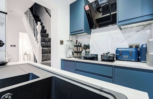 Birkenhead House | Apartment in Birkenhead-Near Liverpool &Chester-Free Parking