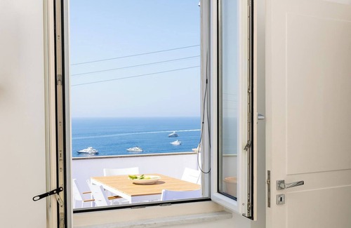 Marina Piccola Apartment | Apartment in Capri, located a stone's throw from the beach of Marina Piccola.