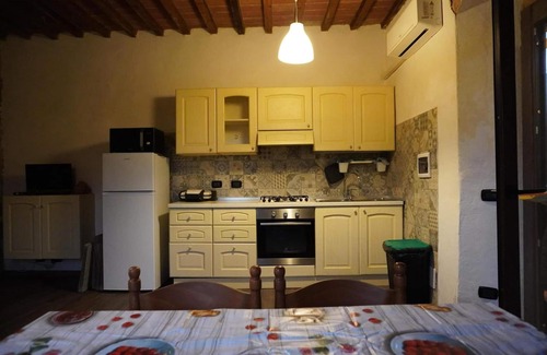 Livorno Apartment | Apartment 'In Casale Toscano' with Private Garden, Wi-Fi and Air Conditioning