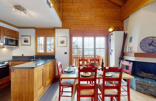 Saint-Pierre-de-Clages Apartment | Apartment in central location with views