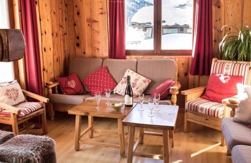 Le Fornet Apartment | Apartment in chalet at the foot of the slopes of Val d'Isère