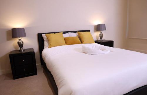 Whittington Apartment | Apartment in Colindale, London