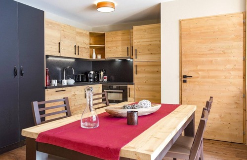 Les Boisses Apartment | Apartment in France with Valley Views & Spa