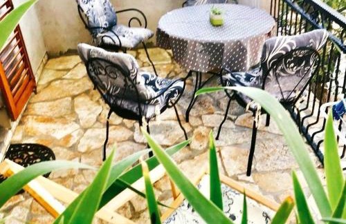 Donji Karin Apartment | Apartment in Karin Gornji with sea view, balcony, air conditioning, Wi-Fi (4207-1)