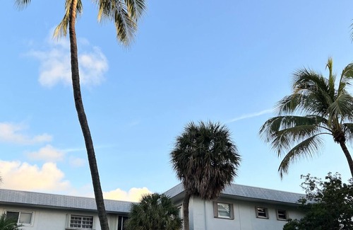 Key Biscayne Apartment | Apartment in Key Biscayne. 5 minutes walk to the beach!