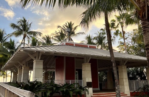 Key Biscayne Apartment | Apartment in Key Biscayne. 5 minutes walk to the beach!