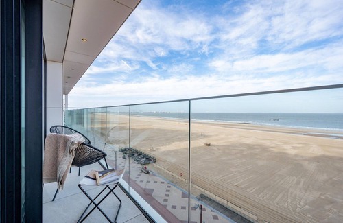 Albertstrand Apartment | Apartment in Knokke with Stunning Sea Views