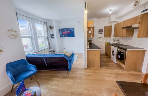 Woodside Apartment | Apartment in London Near London Bridge