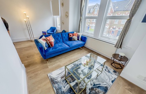 Woodside Apartment | Apartment in London Near London Bridge