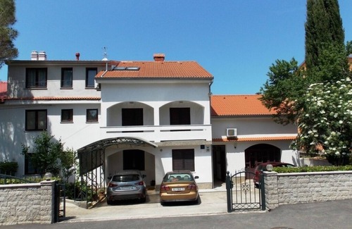Bogovici Apartment | Apartment in Malinska with Terrace, WIFI, Washing machine (4690-4)