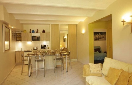 Forcalquier Bed & Breakfast | Apartment in Mas provençale pool & spa residence