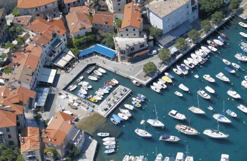 Mosenice Apartment | Apartment in Mošcenicka Draga with sea view, terrace, air conditioning, Wi-Fi (4364-5)