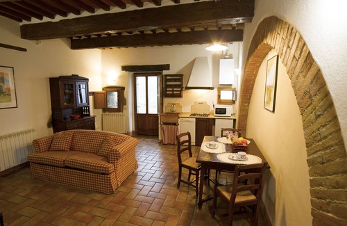 Radicofani Apartment | Apartment in old farmhouse with garden and swimming pool