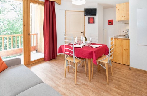 Orelle Apartment | Apartment in Orelle with Pool & Sauna Access