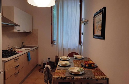 Osimo Apartment | Apartment 'In Palazzina d'Epoca' with Air Conditioning