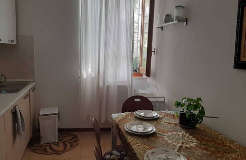 Osimo Apartment | Apartment 'In Palazzina d'Epoca' with Air Conditioning