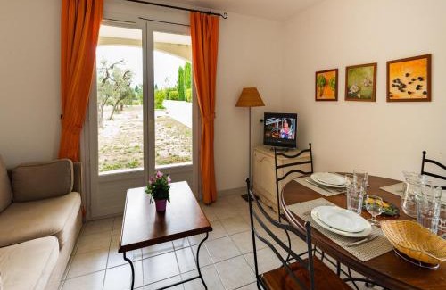 Paradou Apartment | Apartment in Provence near Alpilles