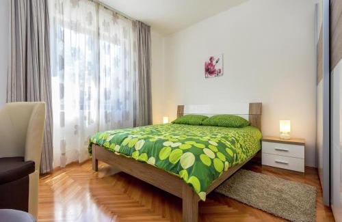 Skatari Apartment | Apartment in Pula near the Sea and Town Center