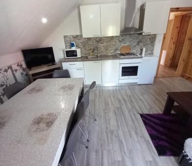 Rakovica Apartment | Apartment in Rakovica with Terrace, Air conditioning, Wifi (601-1)