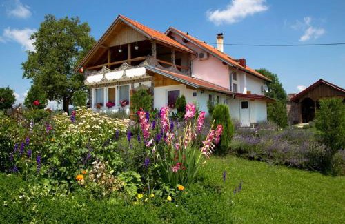 Rakovica Apartment | Apartment in Rakovica with Wi-Fi (601-3)