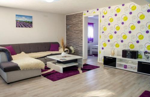 Rakovica Apartment | Apartment in Rakovica with Wi-Fi (601-3)