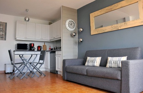 La Nartelle Apartment | Apartment in Sainte Maxime with sea view, sleeps 4, sandy beach 300 m'away
