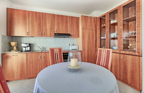 Crveni Vrh Apartment | Apartment in the Skiper resort for up to 6 guests