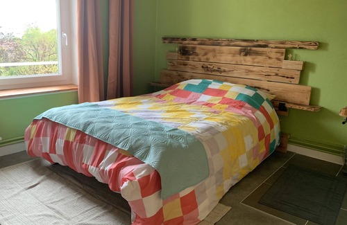 Uchizy Apartment | Apartment in the center of the village with swimming pool