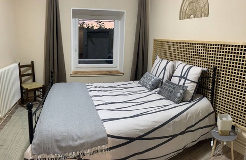 Uchizy Apartment | Apartment in the center of the village with swimming pool