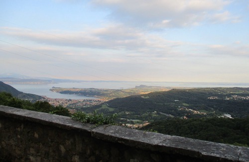 Villanuova sul Clisi Apartment | Apartment in the old castle monastery Lake view pool