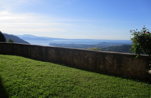 Villanuova sul Clisi Apartment | Apartment in the old castle monastery Lake view pool