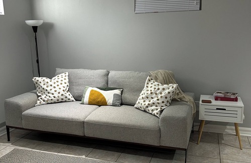 Woodbine Heights Apartment | Apartment in Toronto, cozy two bedroom in the heart of East York