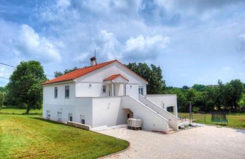 Valtura Apartment | Apartment in Valtura with Family-Friendly Yard