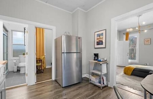 Wicker Park Apartment | Apartment in Vibrant Wicker Park