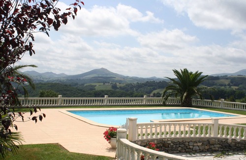 Hasparren Apartment | apartment in villa 4 people - Free Wifi